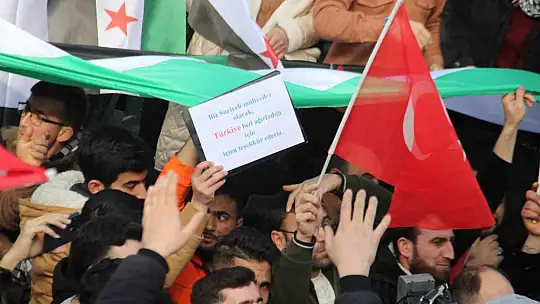 Kayseri'deki Suriyeliler özgürlüğü kutluyor