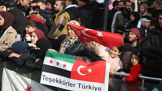 Kayseri'deki Suriyeliler özgürlüğü kutluyor