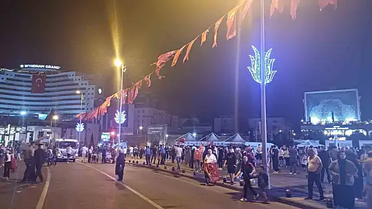 Kayseri'deki tüm camilerde 15 Temmuz'un yıl dönümünde selalar okundu