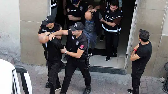 Kayseri'deki yeni nesil suç örgütü operasyonunda gözaltına alınan 32 şüpheli adliyede
