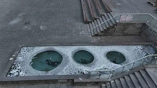 Kayseri dondu, süs havuzları buz tuttu