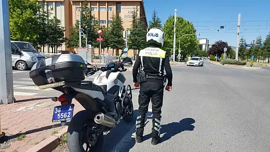 Kayseri Emniyeti ERÜ yerleşkesinde 90 adayı sınava yetiştirdi