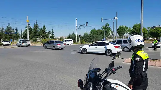 Kayseri Emniyeti ERÜ yerleşkesinde 90 adayı sınava yetiştirdi