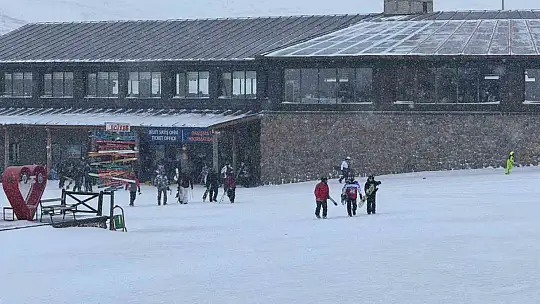 Kayseri güne beyaz örtüyle uyandı