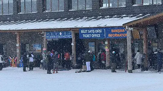 Kayseri güne beyaz örtüyle uyandı