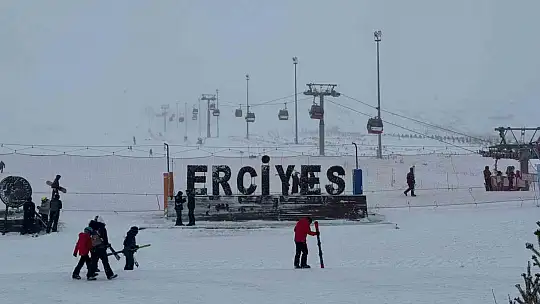 Kayseri güne beyaz örtüyle uyandı