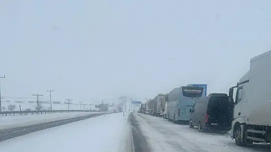 Kayseri - Gürün yolu ulaşıma kapandı