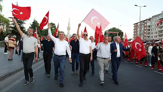Kayseri iş dünyası milletin zaferini Cumhuriyet Meydanı'nda sahiplenmeye devam etti