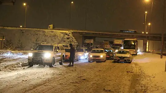 Kayseri-Malatya karayolu 8 saattir ulaşıma kapalı