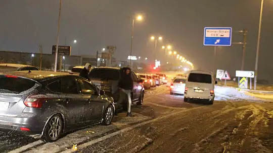 Kayseri-Malatya karayolu 8 saattir ulaşıma kapalı
