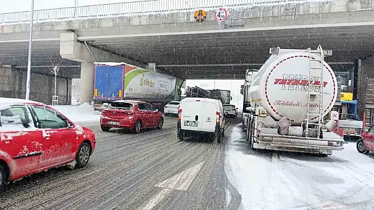Kayseri - Malatya yolu ulaşıma kapandı