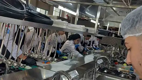 Kayseri Mutfak Akademisi'nde üniversite öğrencilerine uygulamalı gastronomi eğitimi