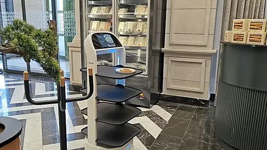 Kayseri'nin lezzetlerini sofralara robot taşıyor