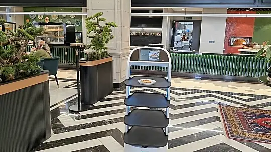 Kayseri'nin lezzetlerini sofralara robot taşıyor
