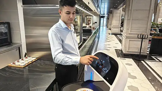 Kayseri'nin lezzetlerini sofralara robot taşıyor