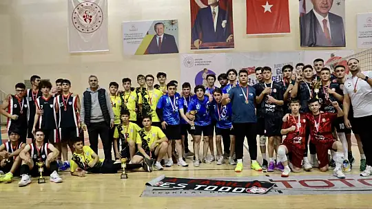 Kayseri Okul Sporları Voleybol Genç Erkekler müsabakaları tamamlandı