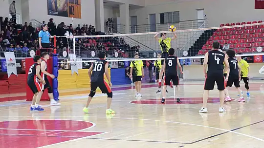 Kayseri Okul Sporları Voleybol Genç Erkekler müsabakaları tamamlandı