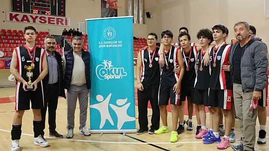 Kayseri Okul Sporları Voleybol Genç Erkekler müsabakaları tamamlandı