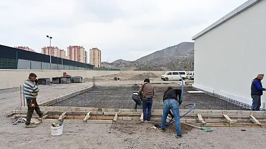 Kayseri OSB, sağlık merkezi yanına 2 eczane yapımı için kolları sıvadı