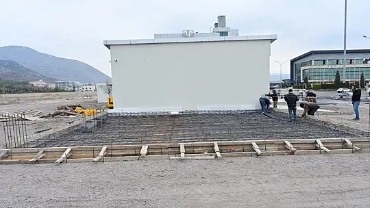 Kayseri OSB, sağlık merkezi yanına 2 eczane yapımı için kolları sıvadı