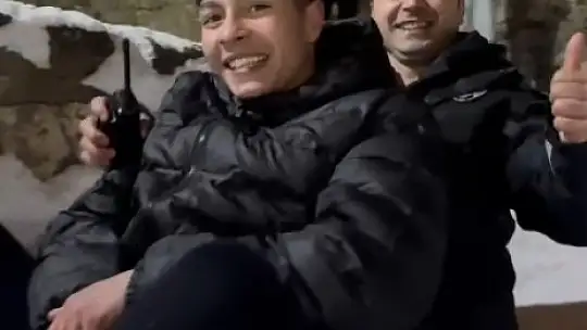 Kayseri polisi, gençlerle kartopu oynadı