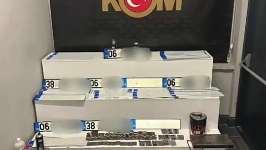 Kayseri polisinden 'sahte plaka' operasyonu: 2 gözaltı