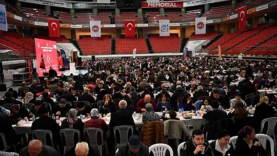 Kayseri protokolü, ilk iftarı şehit aileleriyle açtı