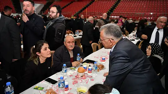 Kayseri protokolü, ilk iftarı şehit aileleriyle açtı