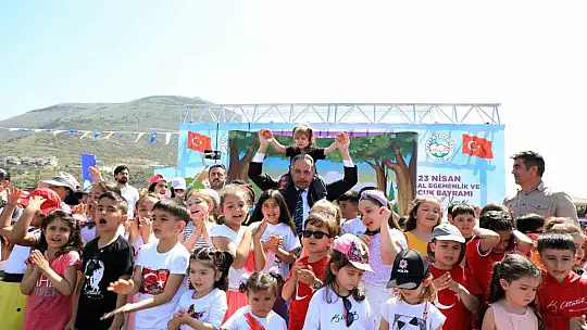 Kayseri protokolünden '23 Nisan' mesajları