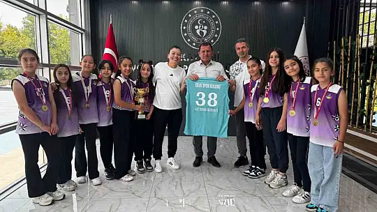 Kayseri şampiyonu sporculardan İl Müdürü Kabakcı'ya ziyaret