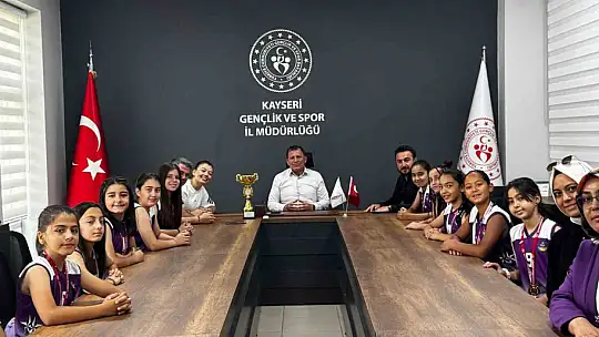 Kayseri şampiyonu sporculardan İl Müdürü Kabakcı'ya ziyaret