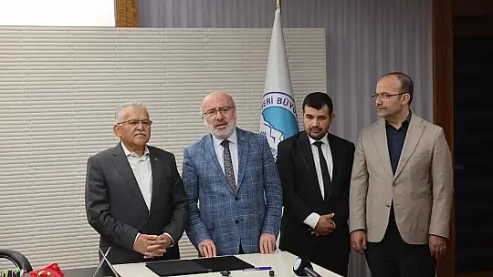 Kayseri Üniversitesi öğrencilerine sanat ve eğitim desteği