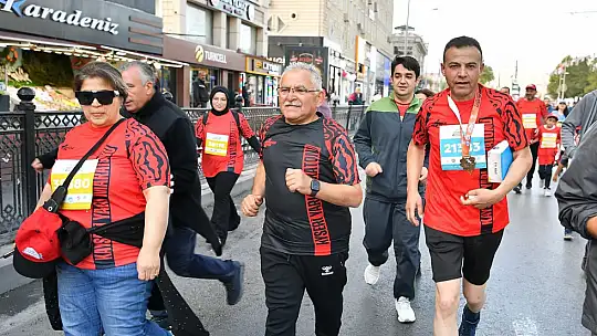 Kayseri Yarı Maratonu dünya sahnesinde: Büyükkılıç imzasıyla 5. uluslararası koşu