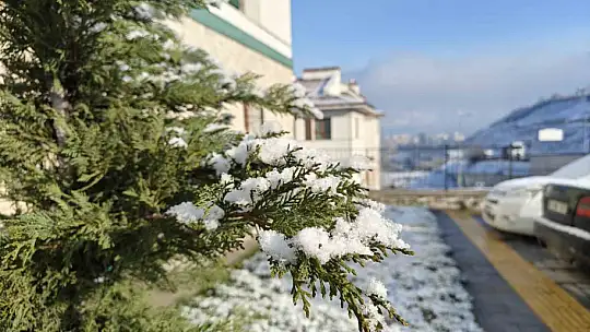Kayseri'ye Nisan ayında kar yağdı