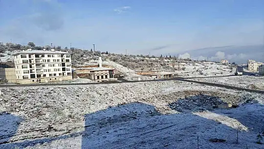 Kayseri'ye Nisan ayında kar yağdı