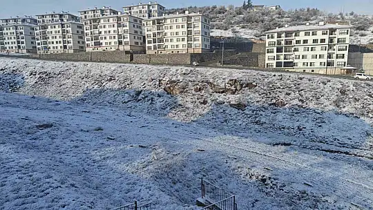 Kayseri'ye Nisan ayında kar yağdı