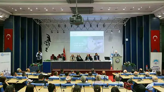 Kayseri'yi Geleceğe Hazırlayan Başkan Büyükkılıç, Kent Konseyi'nde projelerini anlattı