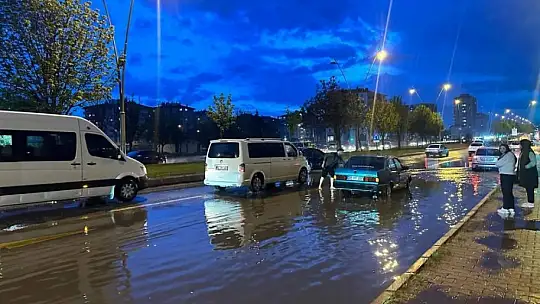 Kayseri'yi sağanak vurdu, itfaiye ekipleri teyakkuza geçti