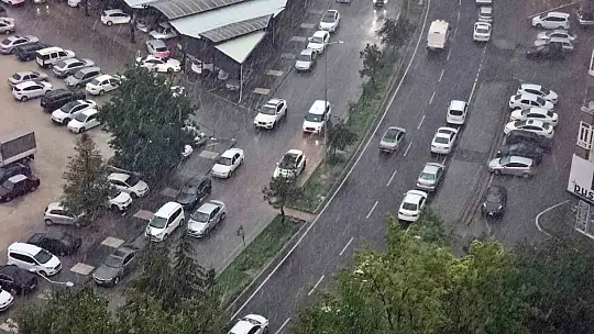 Kayseri'yi sağanak yağış vurdu