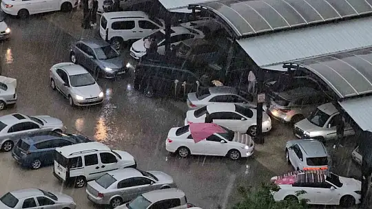 Kayseri'yi sağanak yağış vurdu