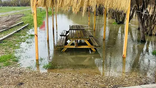 Kayseride Zamantı Irmağı taştı: Kano merkezleri sular altında kaldı