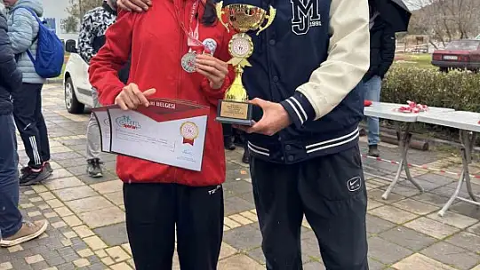 Kayserili atletler Aydın'dan madalyalarla döndü