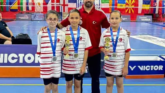 Kayserili Badmintoncular Sırbistan'da madalyaları topladı