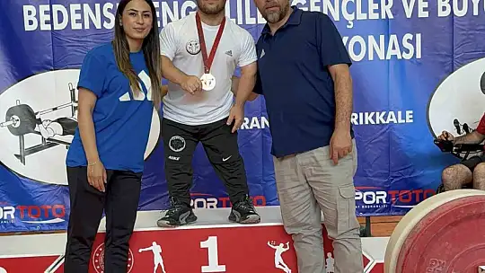 Kayserili bedensel engelli haltercilerden iki altın madalya