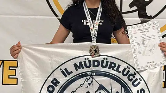 Kayserili Hale Derya Eroğlu'ndan Türkiye rekoru ve altın madalya