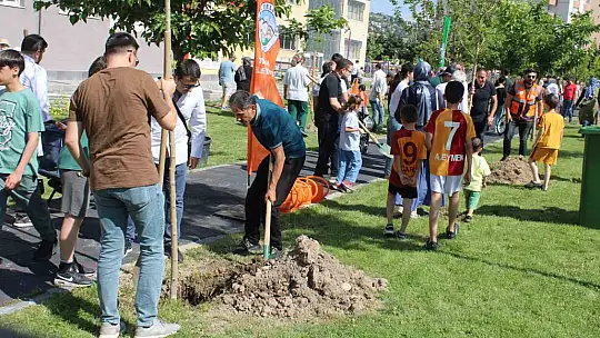 Kayserili hekimler, Gazzeli çocuklar için fidan dikti