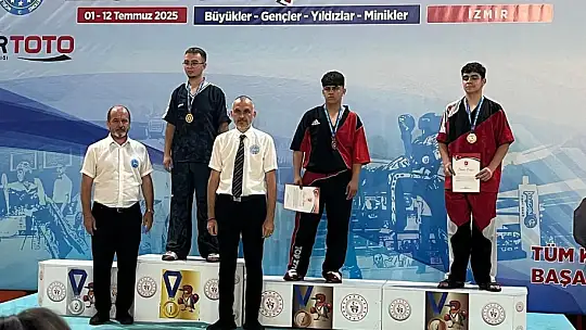 Kayserili minik Kick Boks sporcuları 4 madalya ile döndü
