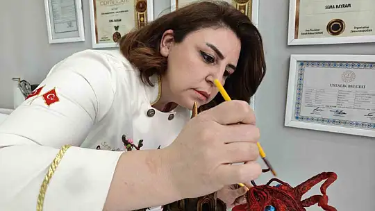 Kayserili pasta şefi Yunanistan'da Türk bayrağını dalgalandırdı