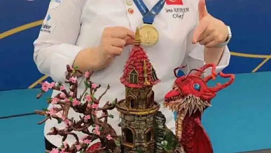 Kayserili pasta şefi Yunanistan'da Türk bayrağını dalgalandırdı