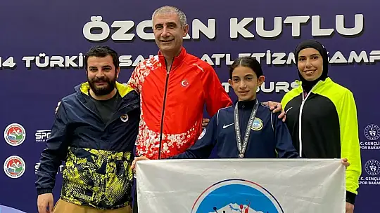 Kayserili Ravzanur Avkıran, Türkiye Üçüncüsü oldu